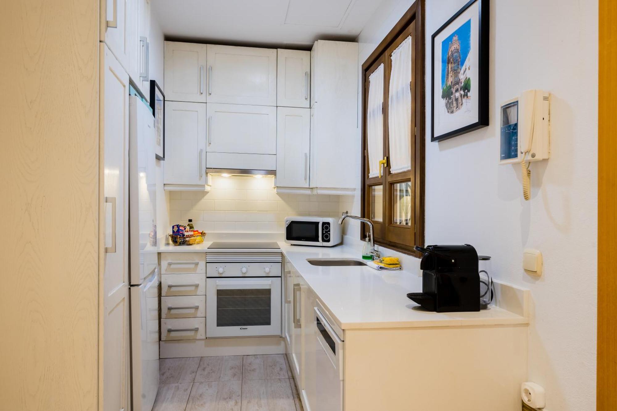 Apartmán Beautiful And Cozy- 1Bd 1Bth- Arenal Center Sevilla Exteriér fotografie