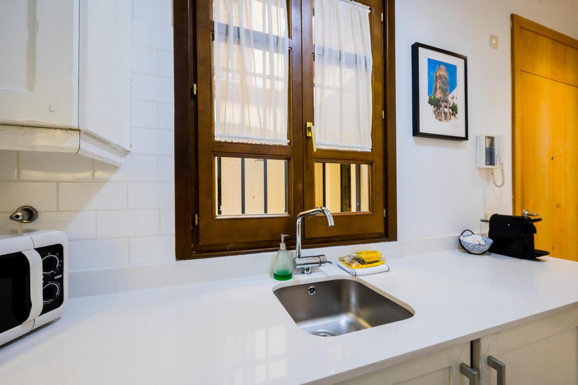 Apartmán Beautiful And Cozy- 1Bd 1Bth- Arenal Center Sevilla Exteriér fotografie