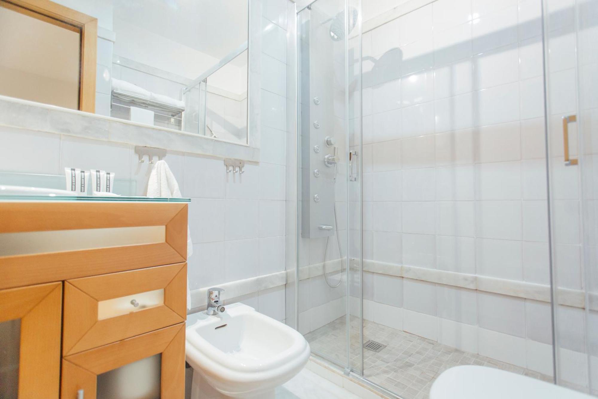 Apartmán Beautiful And Cozy- 1Bd 1Bth- Arenal Center Sevilla Exteriér fotografie
